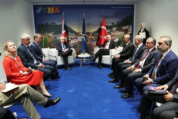 ingiltere-basbakani-boris-johnsondan-baskan-recep-tayyip-erdoganin-liderligine-ovgu-1656516339016.jpeg
