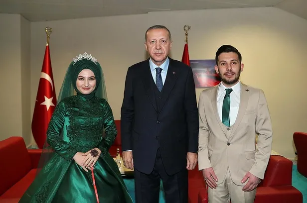 Başkan Erdoğan Kocaeli'nde bir çiftin nişan yüzüklerini taktı-1