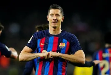 Lewandowski Barcelona’ya alıştı!