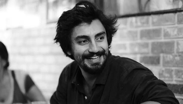 farah-zeynep-abdullahla-birlikteligini-sonlandiran-umut-evirgenin-bu-kez-de-dilan-cicek-denizle-ask-yasadigi-o-1671917340161.jpeg Farah Zeynep Abdullah'la birlikteliğini sonlandıran Umut Evirgen'in bu kez de Dilan Çiçek Deniz'le aşk yaşadığı öne sürüldü-2