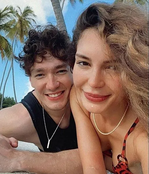 Ebru Şahin ile Cedi Osman evlilik öncesi Çeşme tatilinde: Cedi'nin ailesiyle de tanıştı-2