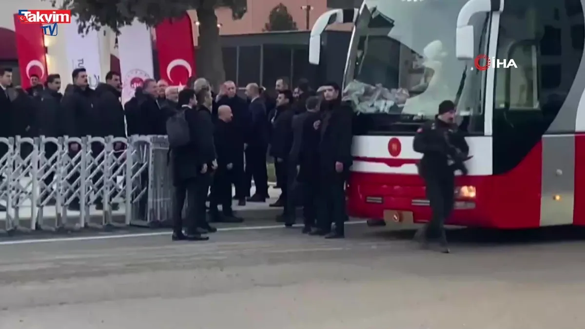 Başkan Erdoğan yeni iş yerlerine kavuşan esnafları ziyaret etti