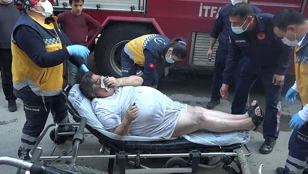 patates-kizartmak-icin-ocaktaki-tavaya-yag-koyup-uyuyakalan-yasli-adam-olumden-dondu-1618264615017.jpg Patates kızartmak için ocaktaki tavaya yağ koyup uyuyakalan yaşlı adam ölümden döndü!-5