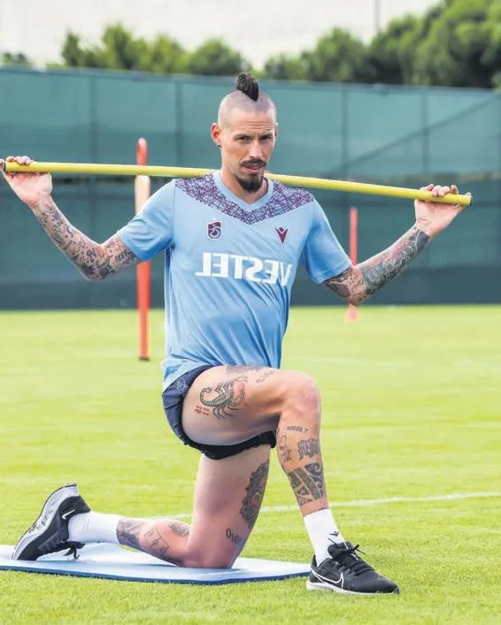 besiktas-kongolu-sol-bek-artur-masuakuyu-1-yilligina-kiraladi-1659483841527.jpeg Beşiktaş Kongolu sol bek Artur Masuaku'yu 1 yıllığına kiraladı!-7