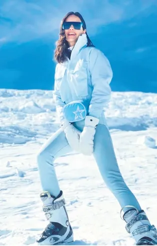 Yasemin Özilhan'dan yıldızlı şıklık! Kıyafetlerinin fiyatı dudak uçuklattı...