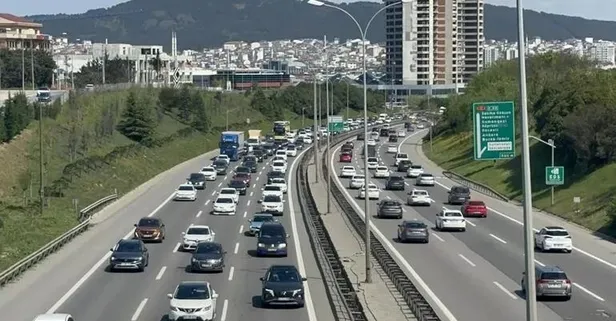 Eminönü'nde Tramvay seferleri durdu: Vatandaşlar isyan etti! | İstanbul'da bayram trafiği: Yoğunluk haritası renk değiştirdi