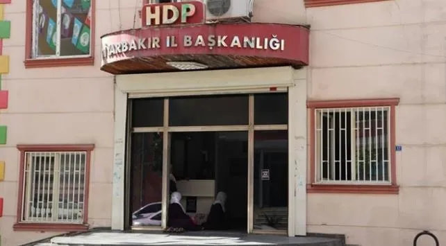 demle-pkknin-bagi-bir-kez-daha-kanitlandi-yakalanan-servan-amed-ottu-hdp-daga-kacirdi-abd-askerleri-egitti-tur-1710417384256.jpeg