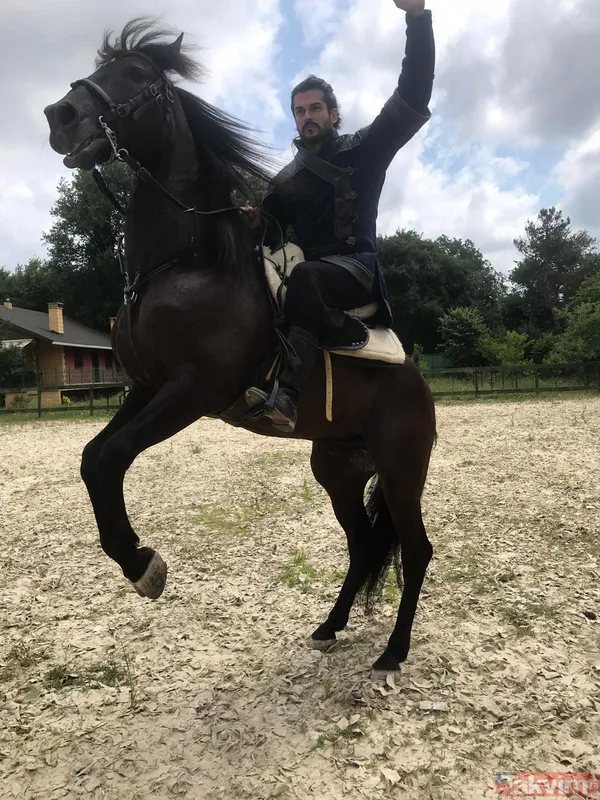 Diriliş Osman için geri sayım başladı! Diriliş'in Osman Bey'i Burak Özçivit 1 yıl boyunca haftanın 5 günü 8 saat eğitim aldı! - 3