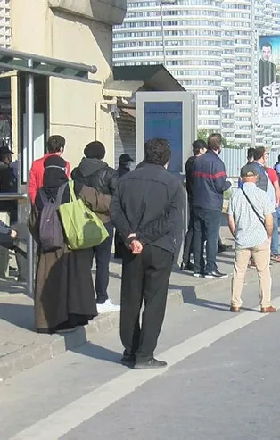 İstanbullunun toplu taşıma çilesi bitmiyor: "2 saattir bekliyoruz"
