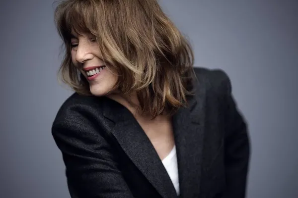 dunyaca-unlu-sanatci-jane-birkinden-aci-haber-paristeki-evinde-olu-bulundu-1689511867367.jpg Dünyaca ünlü sanatçı Jane Birkin’den acı haber! Paris’teki evinde ölü bulundu-3