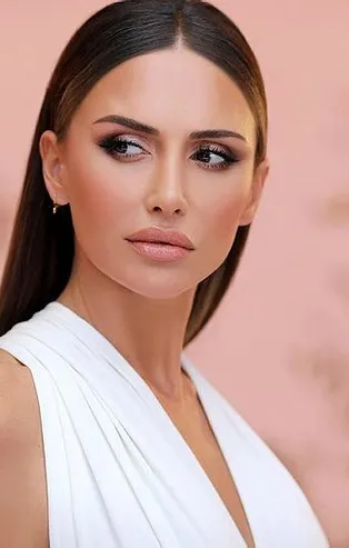 Aşk kokusu var! Cengiz Ünder'den Mustafa Sandal’ın eski eşi Emina Jahovic'e yakın markaj