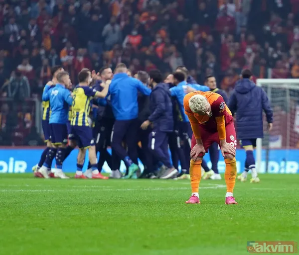 Galatasaray-Fenerbahçe derbisinde acı olay! Crespo'nun golüne dayanamadı hayatını kaybetti - 16