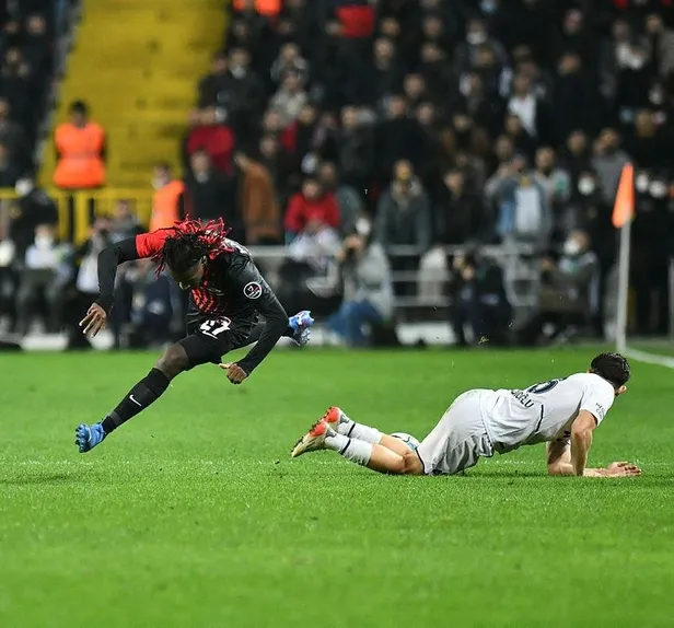 1639431029940.jpeg Fenerbahaçe'ye ağır yara! Erol Bulut eski takımına boyun eğdirdi-7