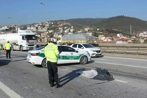 SON DAKİKA: TEM’de TIR orta şeritte duran otomobile çarptı: 1 ölü-2