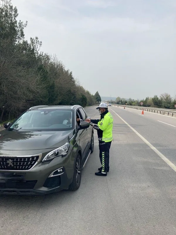 son-dakika-ulke-genelinde-es-zamanli-hiz-denetimi-7-bin-740-arac-ve-surucuye-islem-yapildi-1618844663726.jpeg Son dakika: Ülke genelinde eş zamanlı hız denetimi! 7 bin 740 araç ve sürücüye işlem yapıldı-3