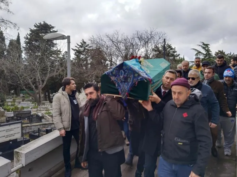 yesilcamin-gamzeli-guzeli-bahar-oztandan-aci-haber-61-yasinda-vefat-etti-unlulerden-bassagligi-mesaji-pinar-al-1711121111740.jpeg Yeşilçam'ın gamzeli güzeli Bahar Öztan son yolculuğuna uğurlandı! Sevenleri yalnız bırakmadı-11