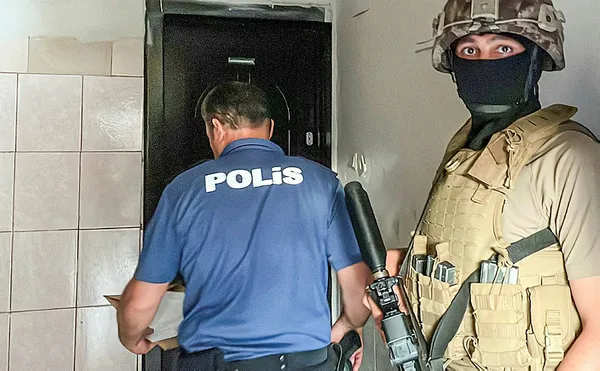 Mersin'de 'torbacı' operasyonu: 31 gözaltı kararı-6
