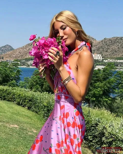 Çağla Şıkel'in güzelliği anneden tescilli! Çağla Şıkel'in annesini görenler Çağla'yı unuttu benzerlik ise 'yok artık dedirtti' - 3