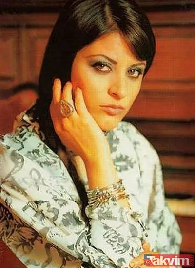 Türkücü Zara derin dekolteli elbisesiyle şov yaptı! Değişimiyle ağızları açık bıraktı sosyal medyada yer yerinden oynadı “Rüya gibi” - 4