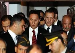 Erdoğan’a eşlik eden uçak büyük tehlike atlattı