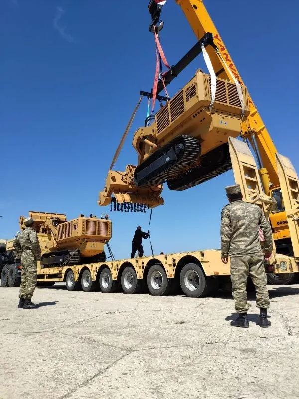 5 uzaktan kumandalı mayın temizleme aracı MEMATT daha Azerbaycan'a teslim edildi.-2