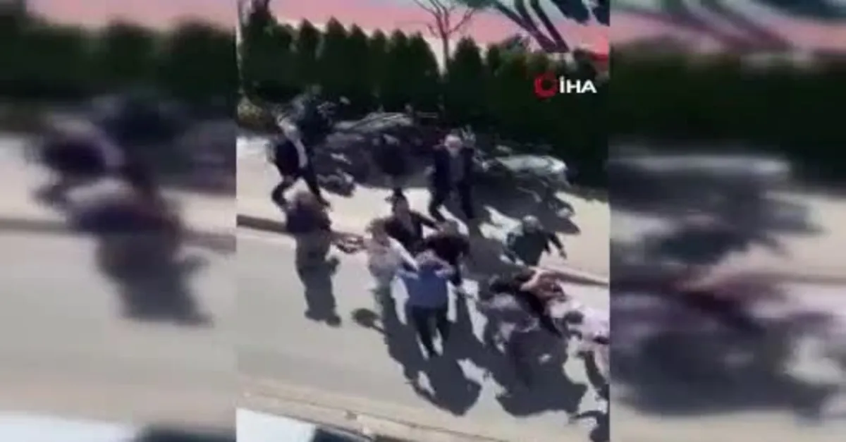 Üsküdar'da tekmeli yumruklu kavga kamerada