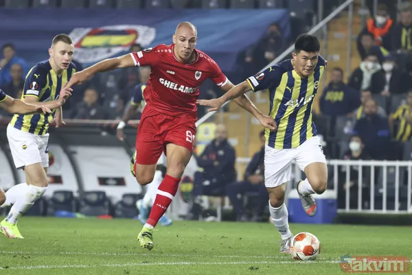 Kadıköy'de Fenerbahçe'ye tepki gecesi! Tribünlerden yuhalamalar yükseldi: Mesut Özil ve Altay Bayındır... - 7