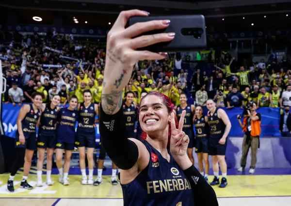 son-dakika-fenerbahce-safiport-fiba-kadinlar-avrupa-ligi-dortlu-finalinde-finale-yukseldi-1649449816182.jpg SON DAKİKA: Fenerbahçe Safiport FIBA Kadınlar Avrupa Ligi Dörtlü Finali'nde finale yükseldi-7