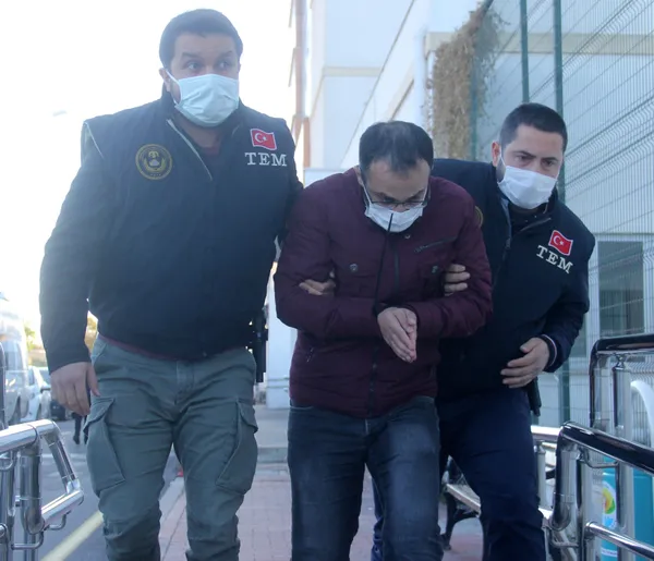 sansasyonel-eyleme-hazirlanirken-yakalanan-pkkliyi-turkiyeye-yollayan-sozde-prag-temsilcisi-cikti-1611402064687.jpg Sansasyonel eyleme hazırlanırken yakalanan PKK'lıyı Türkiye'ye yollayan sözde Prag temsilcisi çıktı-2