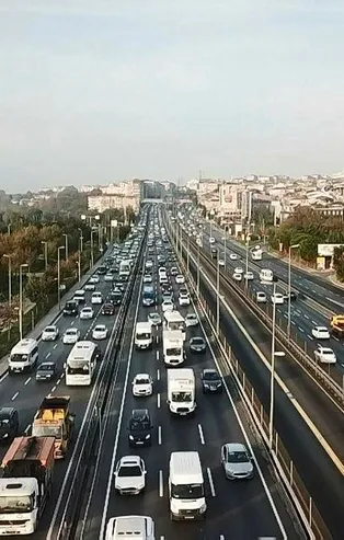 Son dakika: İstanbul trafiğinde "yüz yüze eğitim" yoğunluğu