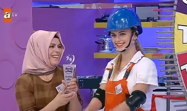 Survivor'ın yenisi Aleyna Çalışkan çıka çıka kim çıktı yarışmadan yarışmaya gezmiş! Bu buzdağının görünen yüzü Survivor Aleyna meğer...-7