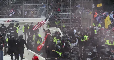 ABD Kongresine kanlı baskın! 1814ten bu yana ilk kez gerçekleşti! İşte tarihi kareler...