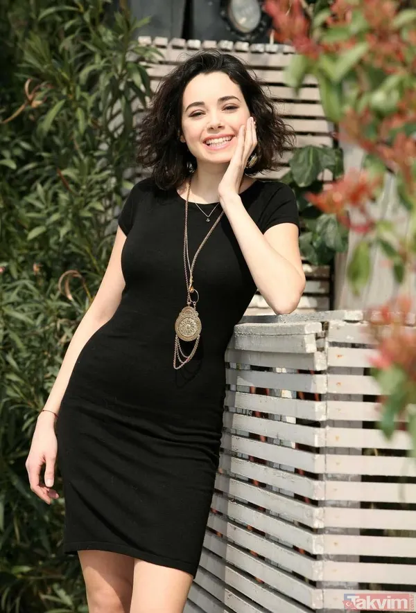 Özgü Namal’ın gözlerden uzak büyüttüğü kızı Elem Su’nun son hali ortaya çıktı: Annesinin kopyası! - 5