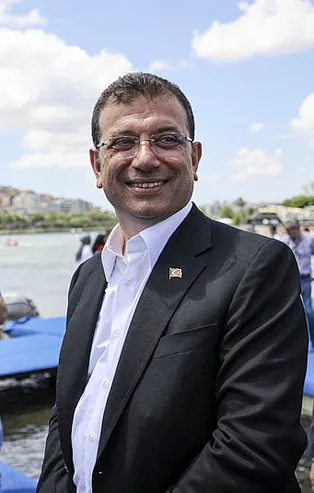 Ramazan'da erzak kolilerini alkol masalarına meze yapan İBB'den kurban bağışı çağrısı