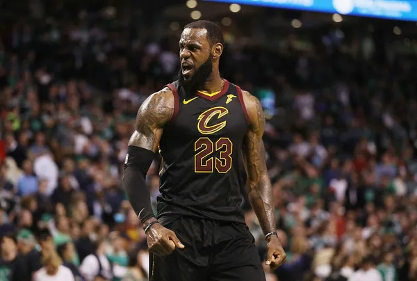 lebron-james-nba-tarihine-gecti-30-bin-sayi-10-bin-ribauntla-ilke-imza-atti-1647244125542.jpg LeBron James NBA tarihine geçti! 30 bin sayı, 10 bin ribauntla ilke imza attı-6