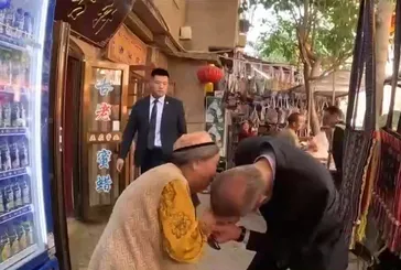 Dışişleri Bakanı Hakan Fidan'dan Urumçi ve Kaşgar ziyareti! Yaşlı kadının elini öptü, dua istedi