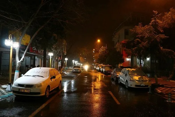 son-dakika-ve-istanbulda-kar-yagisi-basladi-yer-yer-tipi-seklinde-etkili-oluyor-1613246391941.jpeg Son dakika: Ve İstanbul'da kar yağışı başladı! Yer yer tipi şeklinde etkili oluyor...-5