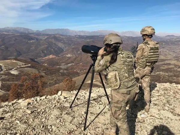son-dakika-tuncelide-eren-kis-6-operasyonu-baslatildi-kadin-astsubaylar-da-sahada-1637307508816.jpg
