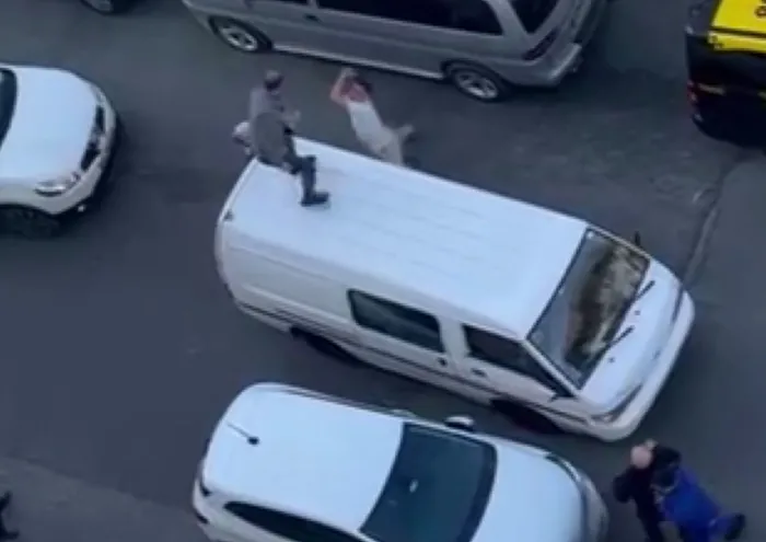 gaziosmanpasada-balyozlu-trafik-kavgasi-saniye-saniye-kamerada-1704548046469.jpg Gaziosmanpaşa'da balyozlu trafik kavgası! Saniye saniye kamerada-3