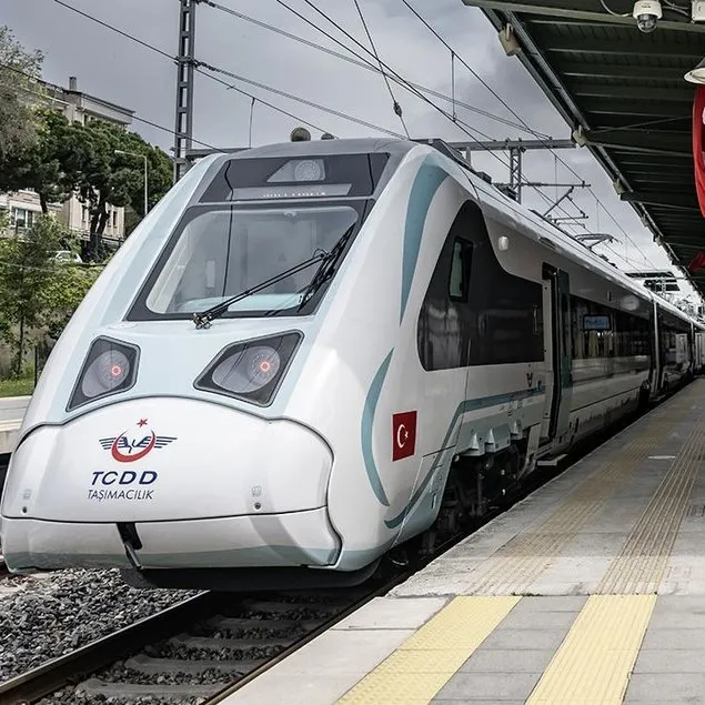 Milli elektrikli tren seti raylarda