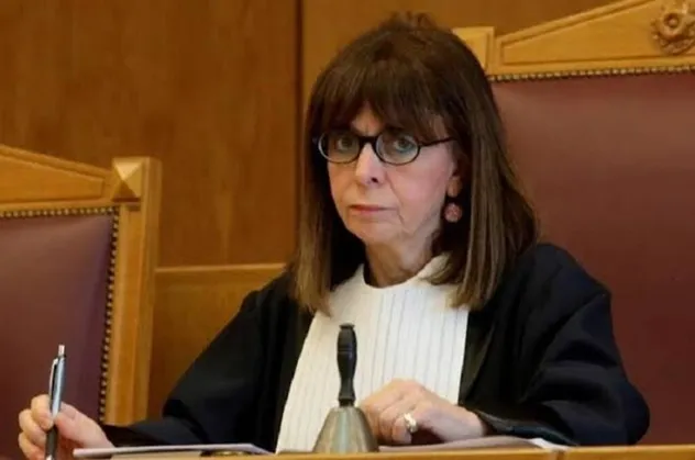 Miço'dan sonra Katerina Sakelaropulu da Macron'un gazına geldi! Ateşe benzin döküyorlar...
