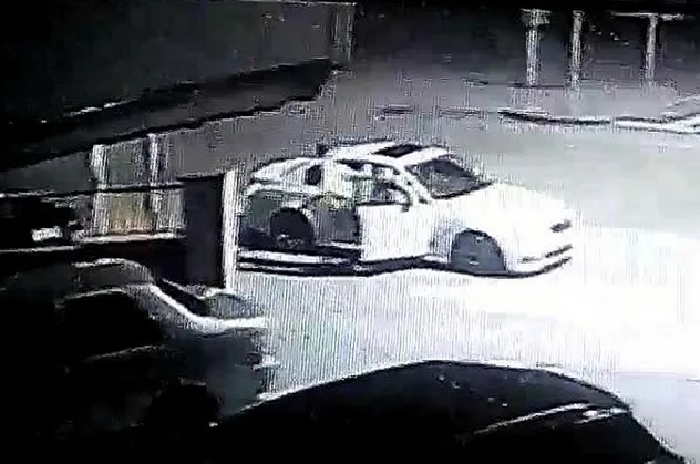 Ankara'da lüks otomobilde kadına şiddet güvenlik kameralarına yansıdı