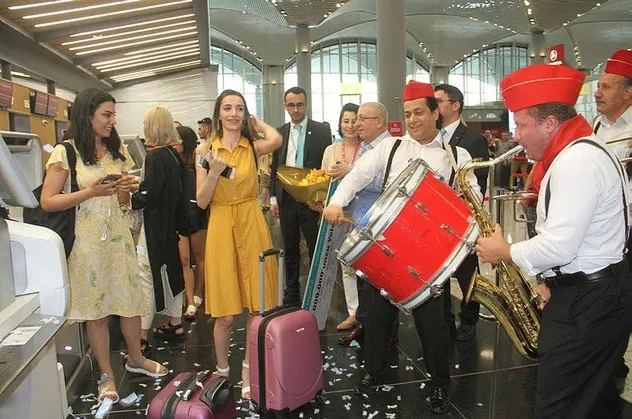 İstanbul Havalimanı’nda 10 milyonuncu yolcuya sürpriz karşılama