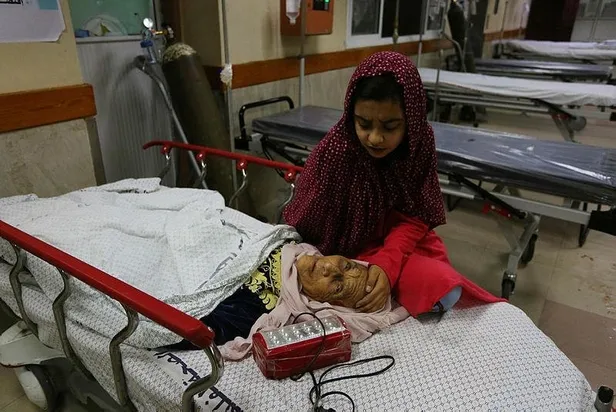 Gazzeli gencin en acı günü: Fotoğraflarını çektiği şehitlerin arasında iki kardeşinin bulunduğunu fark etti-4