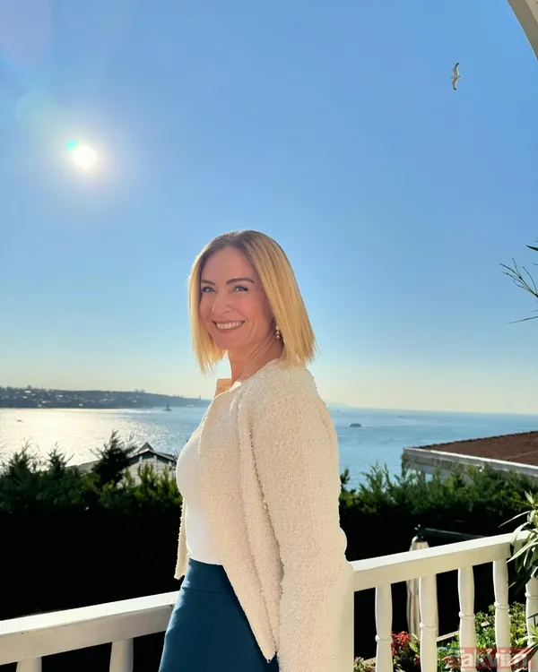 2024 yazı bakın nasıl geçmiş! Ceyda Düvenci’den art arda bikinili pozlar! “Aşk sen nelere kadirsin” - 6