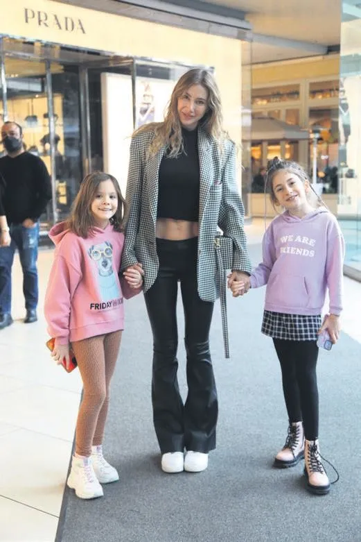 aleyna-tilki-once-isyan-etti-daha-sonra-hayranlara-surpriz-haberi-verdi-annesiyle-1643570760326.jpeg Aleyna Tilki önce isyan etti daha sonra hayranlara sürpriz haberi verdi! Annesiyle...-8