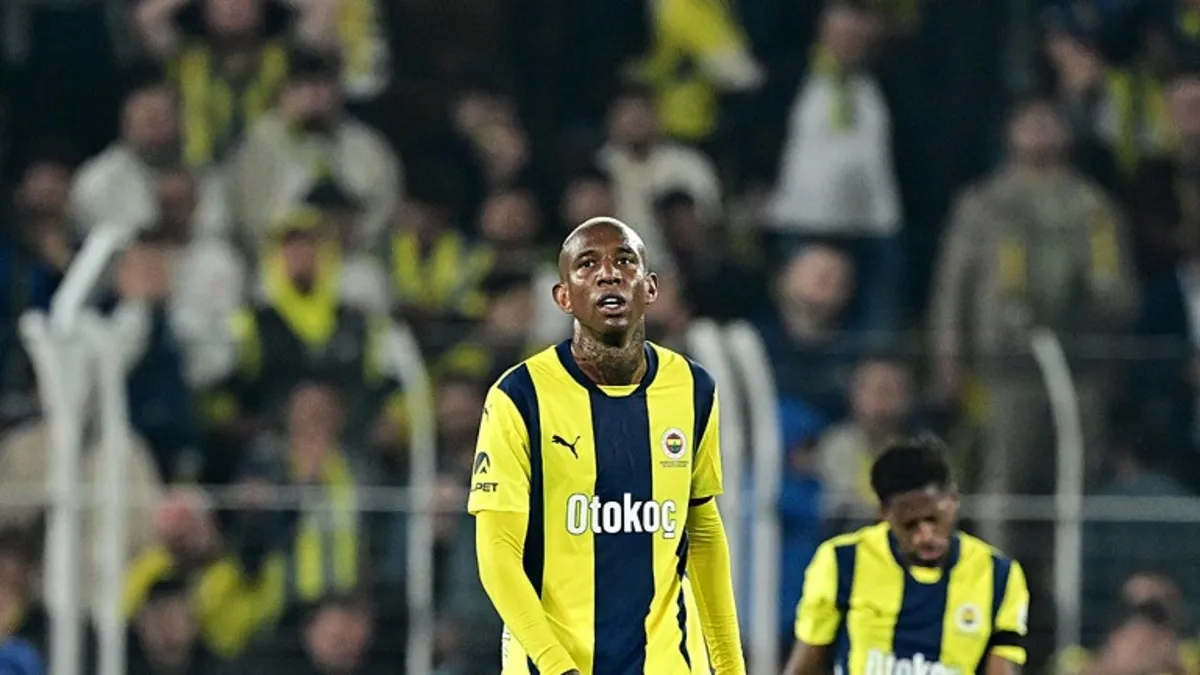 Kadıköy'de büyük isyan: Fenerbahçe'nin Kayserispor karşısında aldığı beraberlik sonrasında taraftar çıldırdı!