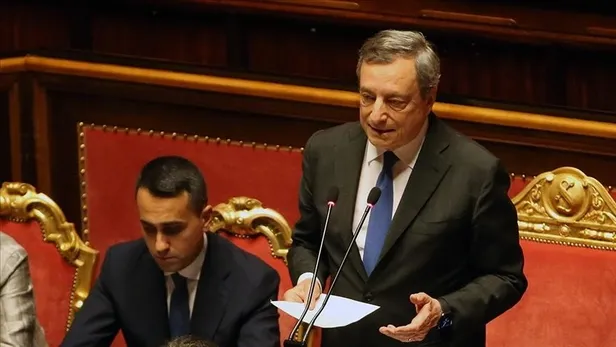 son-dakika-italyada-siyasi-kriz-draghinin-ikinci-kez-istifa-sonrasi-mattarella-parlamentoyu-feshetti-ulke-erke-1658425004304.jpeg Son dakika: İtalya'da siyasi kriz! Draghi'nin ikinci kez istifa sonrası Mattarella parlamentoyu feshetti: Ülke erken seçime gidiyor-7