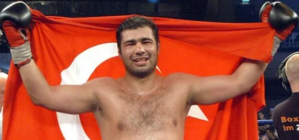 Karaciğer yetmezliği nedeniyle İstanbul'da tedavi gören eski dünya kıtalararası ağır sıklet boks şampiyonu Sinan Şamil Sam, yaşamını yitirdi