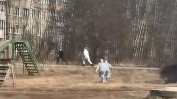 Son dakika: Rusya'da testi pozitif çıkan korona hastası kaçtı sağlık görevlileri kovaladı-1